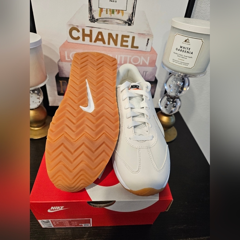 Nike Pacific Low Top Sneaker ( Women) 8.5 - Picture 4 of 10